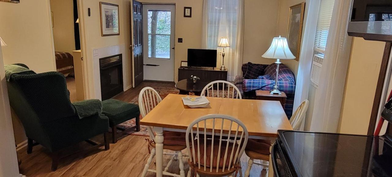 Arrowmont Stables & Cabins Cullowhee エクステリア 写真