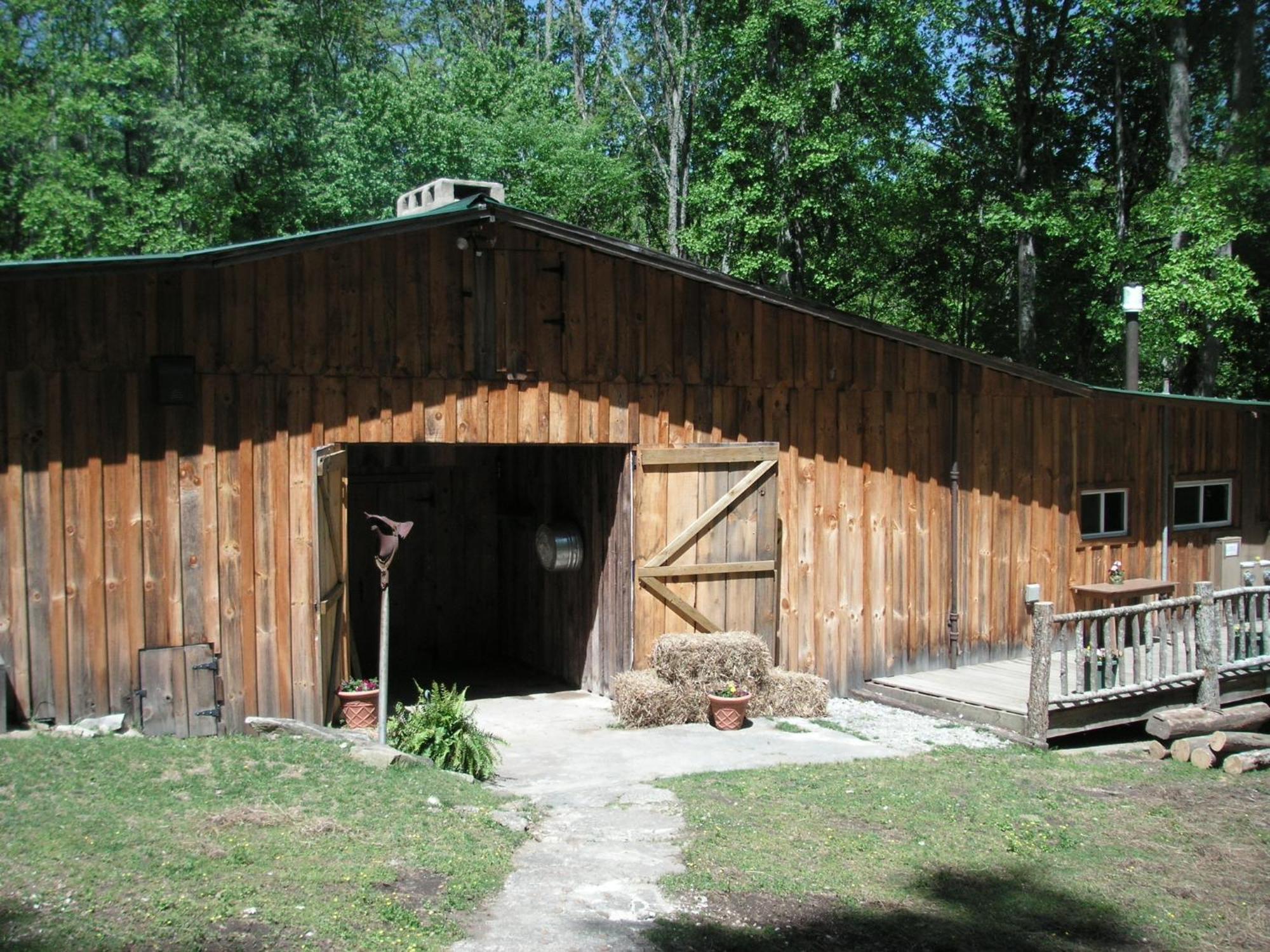 Arrowmont Stables & Cabins Cullowhee エクステリア 写真