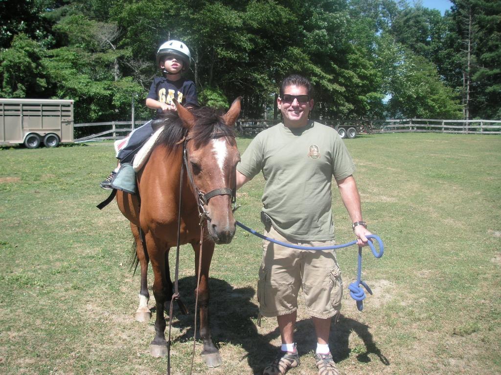 Arrowmont Stables & Cabins Cullowhee エクステリア 写真